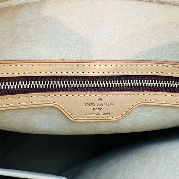 Authentic gorgeous Louis Vuitton Looping Monogram GM in excellent condition. - Picture 9 of 14